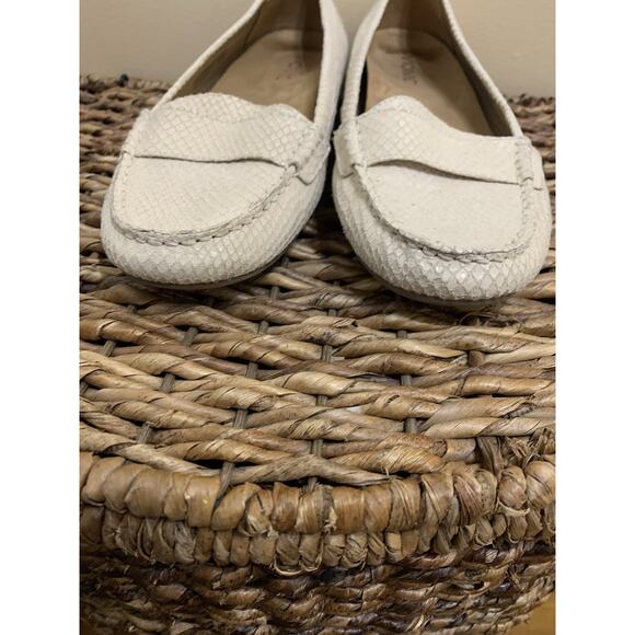 Vionic Larrun Women's Ivory Snake Pattern Orthotic Slip on Loafers 8 - Picture 3 of 8